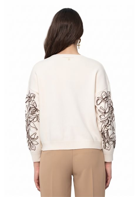 MAGLIA GIROCOLLO CON RICAMI IN RILIEVO IN CONTRASTO VALENTINA RIO | V4326/01003
